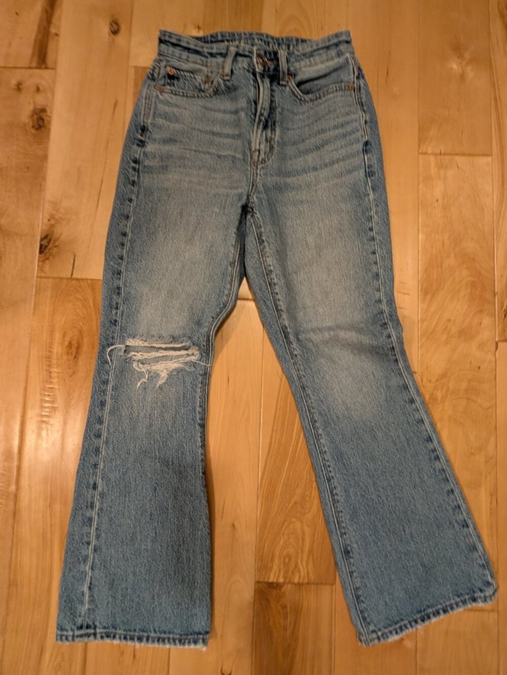 Awesome condition! American Eagle denim jeans. Size 0 Short.